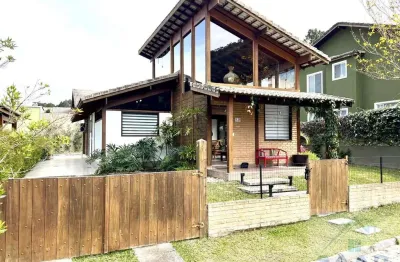 Casa para Venda em Teresópolis, VARGEM GRANDE, 2 dormitórios, 1 suíte, 2 banheiros, 3 vagas