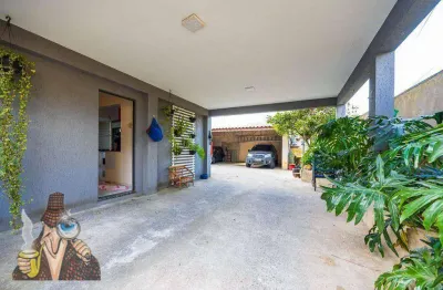 Sobrado com 5 dormitórios à venda, 200 m² por R$ 836.000,00 - Santa Felicidade - Curitiba/PR