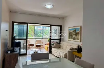 Apartamento em prédio totalmente reformado, com 4/4 ,nascente