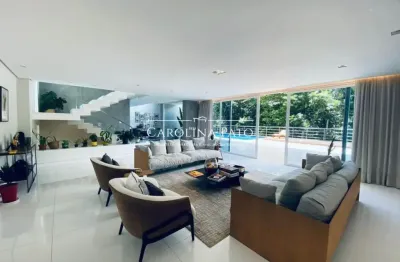 Linda, espaçosa e moderna mansão com alto padrão construtivo