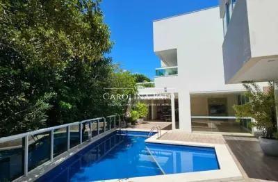 Casa auto sustentável, projetada para oferecer sofisticação, conforto e economia, em um dos melhores condomínios de alphaville.