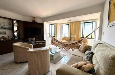 Excelente oportunidade, apartamento com 3/4 e 02 vagas de garagem