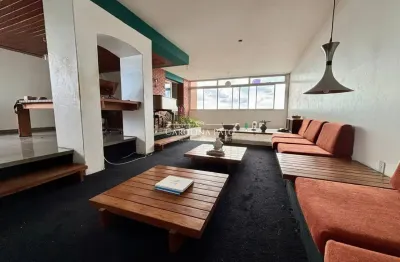 Excelente apartamento à venda em prédio passando por modernização