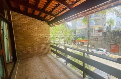 Lindo triplex com 3 dormitórios em ótima localização no saco da ribeira em ubatuba!