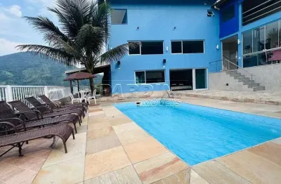 Linda casa assobradada com 5 dormitórios, espaço gourmet e piscina, na praia do perequê-mirim em ubatuba!