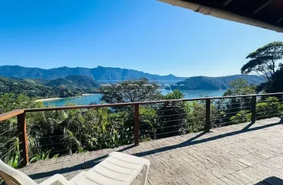 Excelente residência com linda vista para o mar na praia vermelha do sul em ubatuba!
