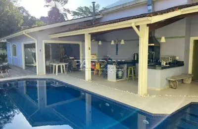 Ótima casa com 3 dormitórios, espaço gourmet e piscina na praia do lázaro em ubatuba!