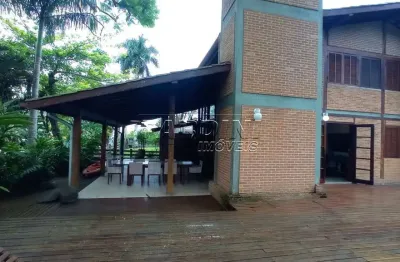 Linda  casa estilo rústico próximo ao mar  a venda em condomínio na praia da lagoinha em ubatuba