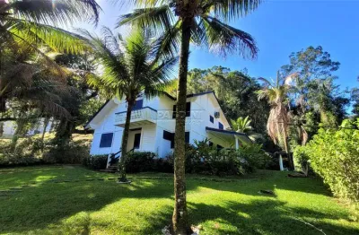Ótimo sobrado em estilo europeu com 3 suítes e varanda gourmet na praia da santa rita em ubatuba!
