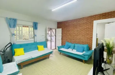 Ótima casa com edícula a apenas 300 metros do mar na praia do lázaro em ubatuba!