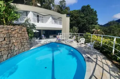 Ótima residência em meio a mata atlântica com linda vista para o mar na praia vermelha do sul em ubatuba!