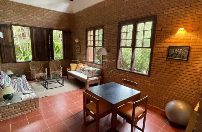 Excelente casa em condomínio, próxima do mar, na praia vermelha do sul em ubatuba!