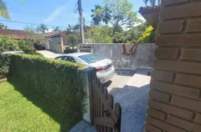 Ótima casa em condomínio com 4 dormitórios, próxima do mar, na praia do lázaro em ubatuba!