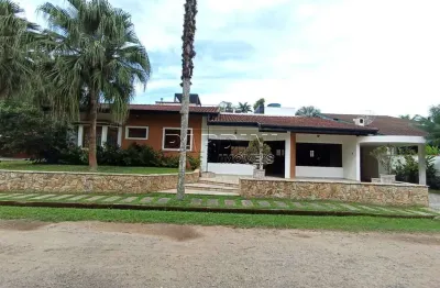 Excelente  casa térrea em condomínio, pertinho do mar, com 3 suítes e varanda gourmet, na praia do lázaro em ubatuba!