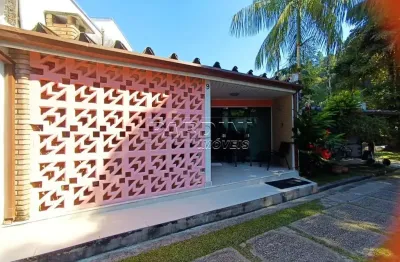 Linda  casa térrea em condomínio, local tranquilo  no saco da ribeira em ubatuba!