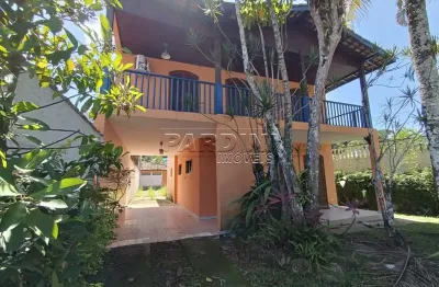 Excelente sobrado com 5 dormitórios e área de churrasqueira, próximo das praias do lázaro e sununga em ubatuba!