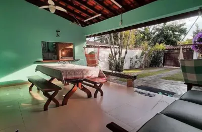 Casa de temporada com 3 dormitórios e espaço gourmet na praia da enseada em ubatuba!