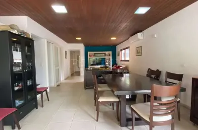Casa em condomínio com 5 dormitórios e espaço gourmet na praia do lázaro em ubatuba!