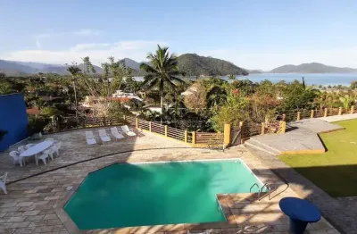 Casa em condomínio, com churrasqueira, piscina, linda vista panorâmica, na praia dura em ubatuba!