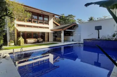 Casa de temporada a 60 metros do mar, com piscina, no condomínio pedra verde, praia do lázaro em ubatuba!