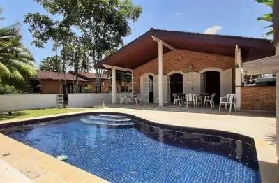 Casa em condomínio, com piscina, churrasqueira, a 250 metros da praia na praia do lázaro em ubatuba!