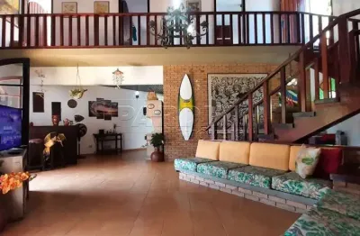 Ótima casa com 4 suítes e espaço gourmet na praia do lázaro em ubatuba!