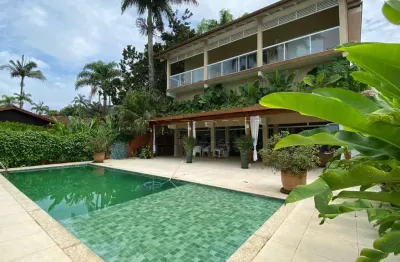 Casa de temporada pé na areia com 7 suítes, piscina e espaço gourmet, na praia do lázaro em ubatuba!
