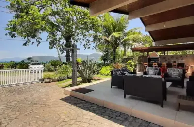 Casa de temporada em condomínio, frente ao mar, com 6 suítes e varanda gourmet, na praia do lázaro em ubatuba!