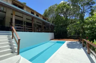 Ótima casa com 5 suítes, churrasqueira e piscina, no condomínio domingas dias em ubatuba!