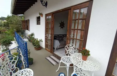 Ótimo apartamento com 3 dormitórios, com acesso à praia da sununga, na praia do lázaro em ubatuba!