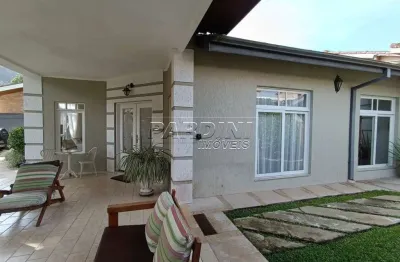 Excelente casa em condomínio com 4 suítes, varanda gourmet e piscina, na praia do lázaro em ubatuba!
