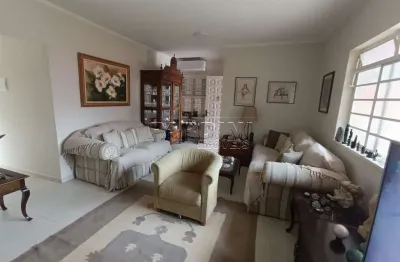 Ótima casa com 4 suítes e área gourmet, perto do mar, na praia da Enseada em Ubatuba!