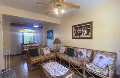 Ótimo triplex com 3 dormitórios e espaço gourmet, próximo do mar, na praia do Lázaro em Ubatuba!