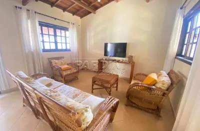 Casa com 4 dormitórios e amplo jardim, próxima do mar, na praia do Lázaro em Ubatuba!