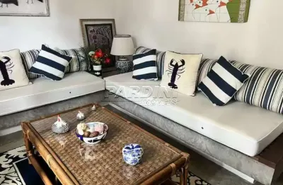 Ótima casa em condomínio com 4 dormitórios e espaço gourmet na praia do Lázaro em Ubatuba!