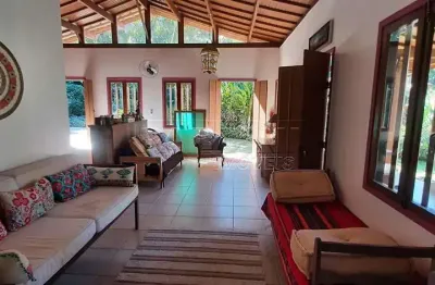 Linda residência em condomínio, com 5 dormitórios, a 150 metros do mar, na praia da Domingas Dias em Ubatuba!