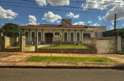 Casa com 5 quartos à venda na Rua Vereador Nelson Abrão, 1893, Zona 05, Maringá