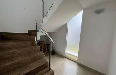 Sobrado à venda em maringá, zona 06, com 3 quartos, com 226.06 m²