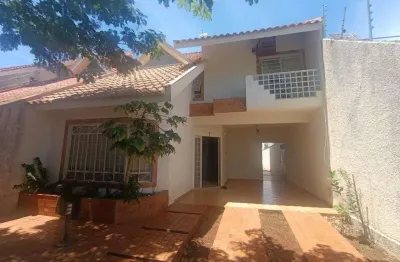 Sobrado à venda em maringá, jardim iguaçu, com 3 quartos, com 250.81 m²