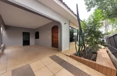 Casa à venda em Maringá, Jardim São Silvestre, com 5 quartos, com 220.75 m²
