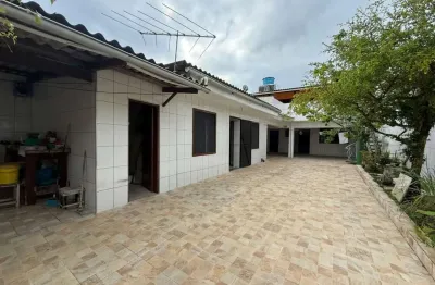 Casa para venda em itanhaém, santa cruz, 3 dormitórios, 1 suíte, 2 banheiros, 4 vagas