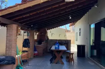 Casa para Venda em Itanhaém, Guarda Civil, 5 dormitórios, 1 suíte, 1 banheiro, 3 vagas