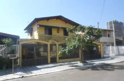 Casa para Venda em Praia Grande, Vila Caiçara, 4 dormitórios, 1 suíte, 2 banheiros, 5 vagas