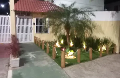 Linda casa dúplex. 2 qtos, varanda, quintal, condomínio fechado com segurança