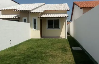 Linda casa linear, varanda,  2 quartos, garagem, otima localização, tudo na porta, pedra de guaratiba
