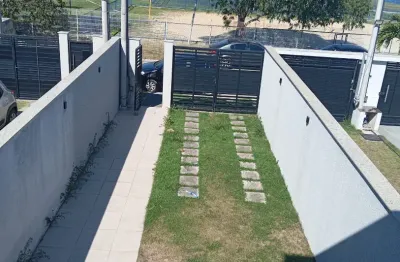 Linda casa duplex. Com 3 quartos, sendo 1 suite. Arejada. Local.super bem.localizado. pedra de Guaratiba