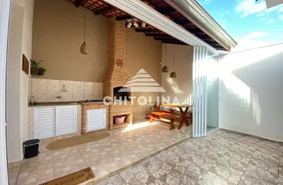 Casa à venda com 3 dormitórios (1 suíte) e área gourmet completa!