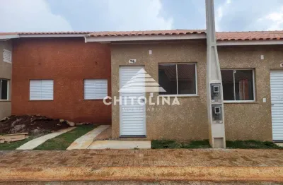 Casa padrão em condomínio!! com 2 dormitórios, sala, cozinha, banheiro social, quintal pequeno, área de serviço e 1 vaga de garagem descoberta. **con