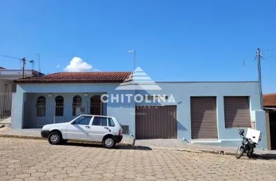 Casa comercial em ótima localização!! - com 3 dormitórios sendo uma suíte, sala, cozinha, banheiro social, área de serviço coberta e 3 salões comercia