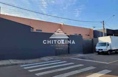 Barracão comercial medindo aproximadamente 800m², com 2 salas, 2 banheiros sendo um para deficiente e refeitório com um banheiro. agende uma visita